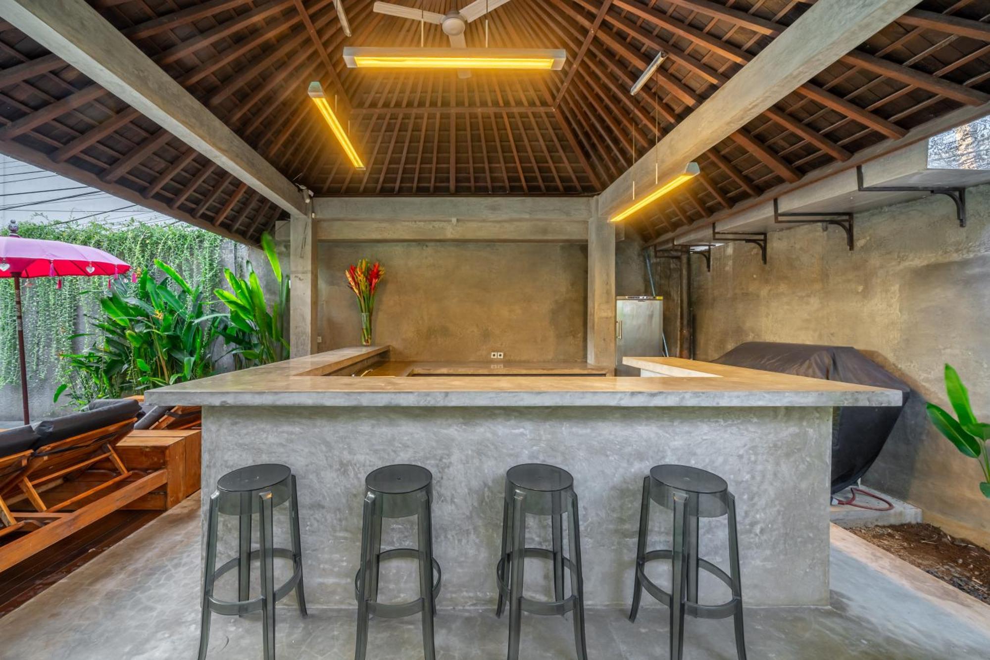 Villa Simpatico Spacious 6 Bedroom Retreat In