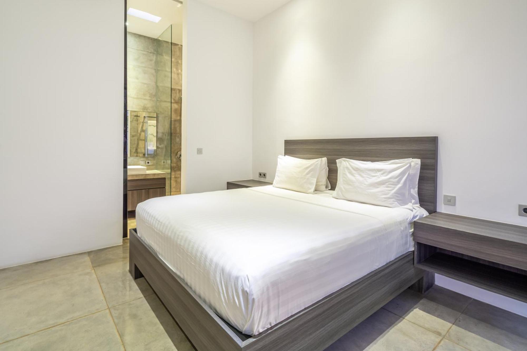 Simpatico Spacious 6 Bedroom Retreat In *